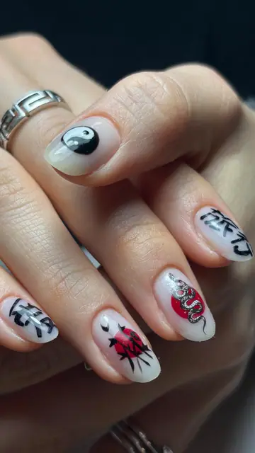 Ručno oslikan nail art — jin-jang i kaligrafija